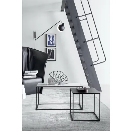 Tavolino Team con base in metallo e top disponibile in varie finiture di Novamobili
