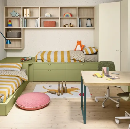 Cameretta su misura con 2 letti e armadio ad angolo Kids space 04 di Nidi
