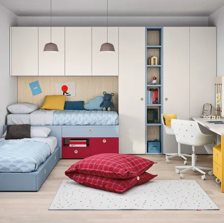 Cameretta con 2 letti e armadiatura a muro Kids space 20 di Nidi