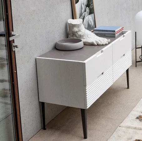 Madia Zero16 a 4 Cassetti in Rovere massello laccato Bianco di Devina Nais