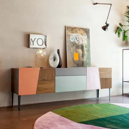 Madia Zero16 Creativa formata da pannelli in legno con varie finiture di Devina Nais