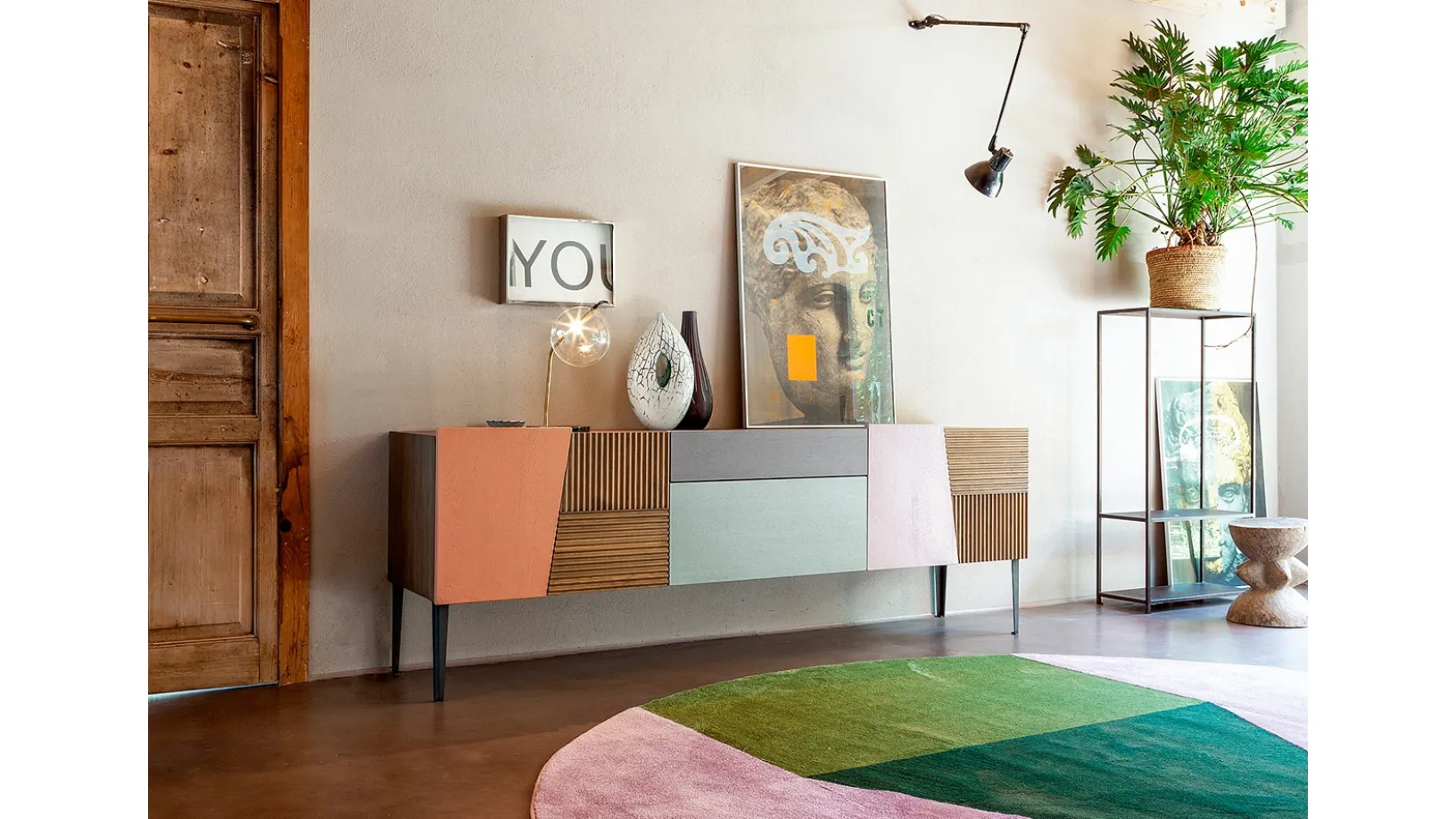 Madia Zero16 Creativa formata da pannelli in legno con varie finiture di Devina Nais