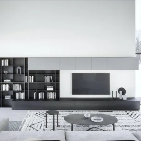 Parete attrezzata con libreria Wall 12 01 in laccato opaco di Novamobili