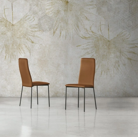 Sedia rivestita in pelle Gaia di Sedit