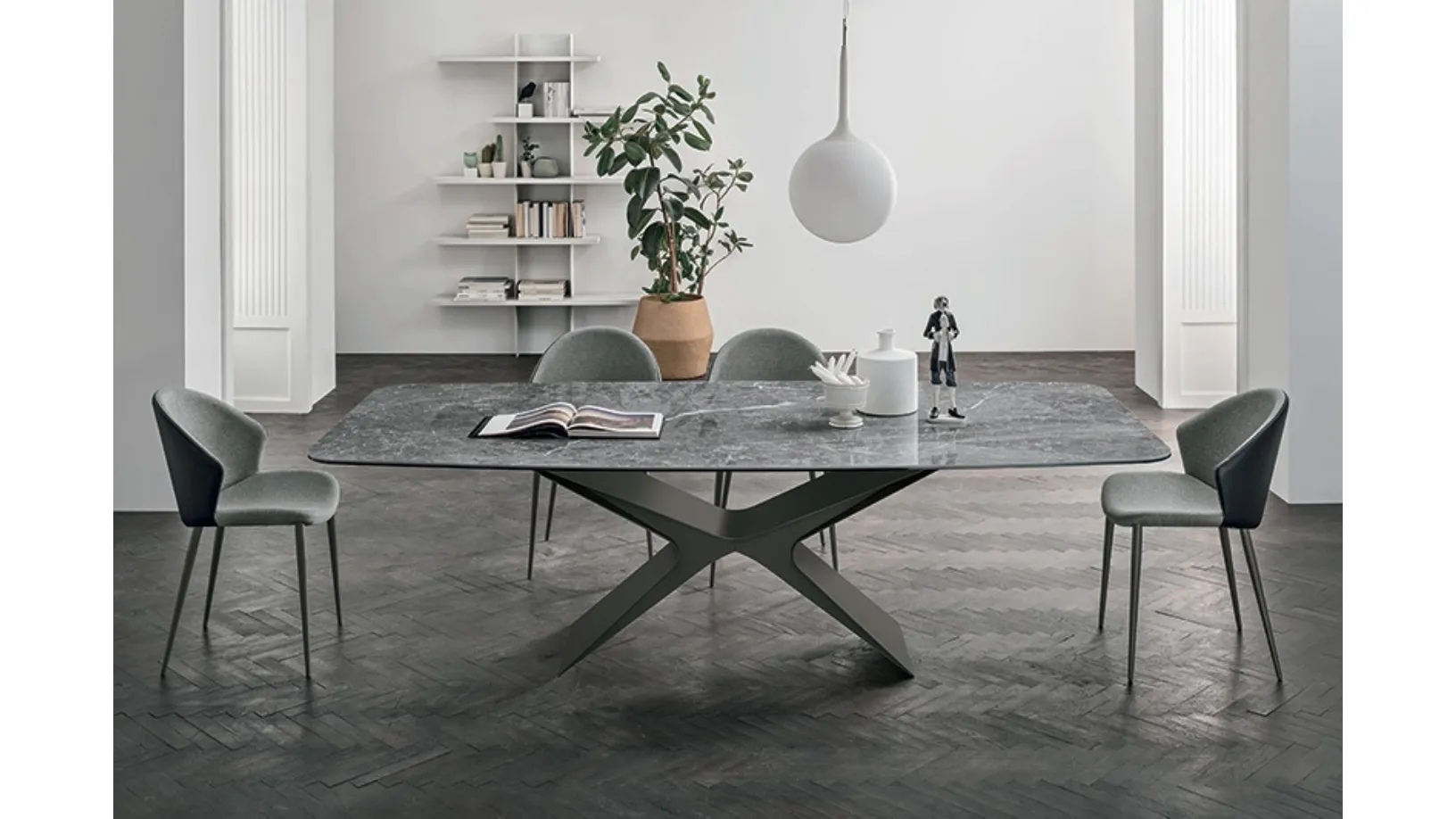 Tavolo Baltik con piano in ceramica e struttura in metallo antracite di Sedit