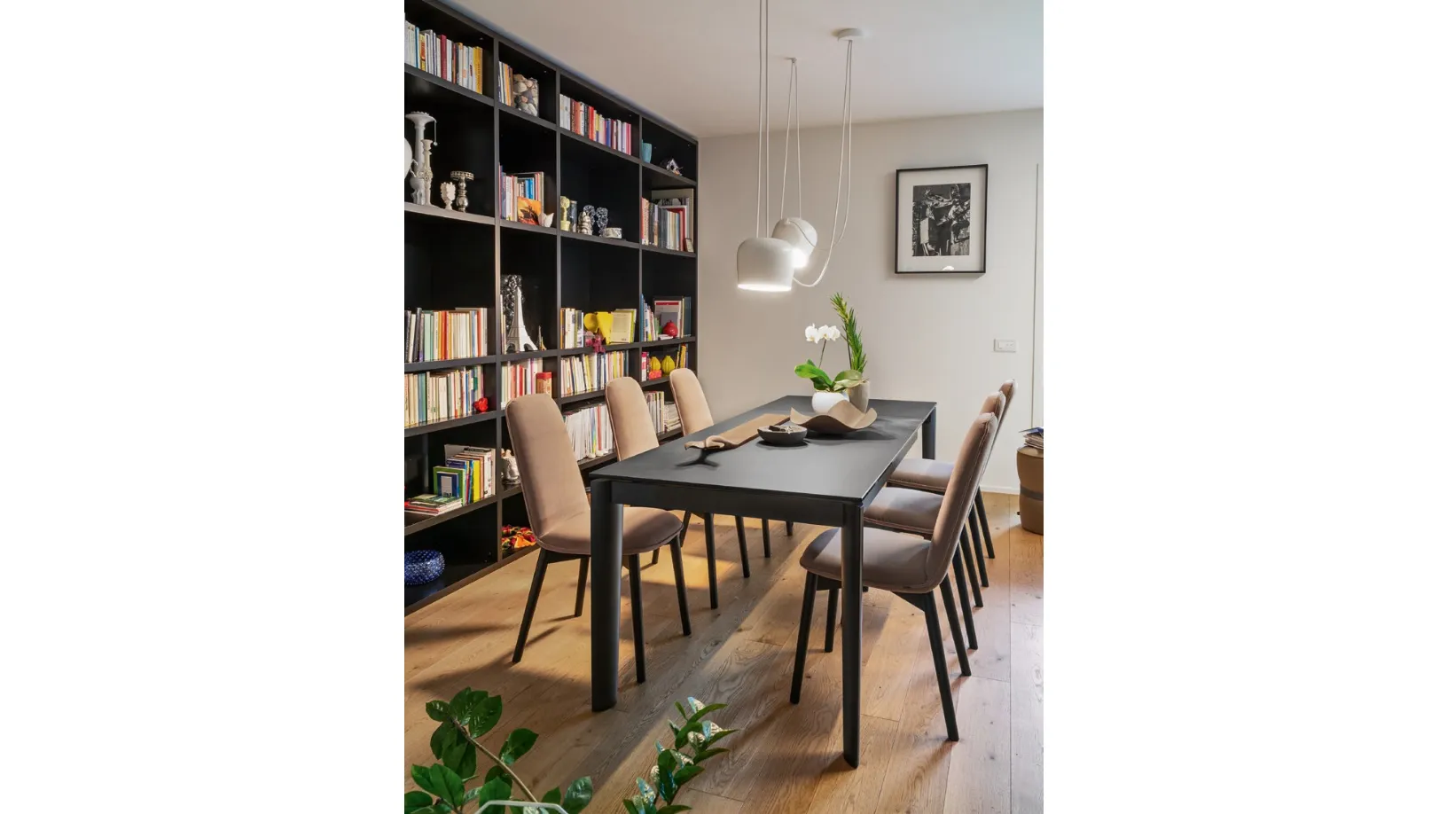 Tavolo allungabile in ceramica stone e gambe in faggio grafite Lord di Connubia