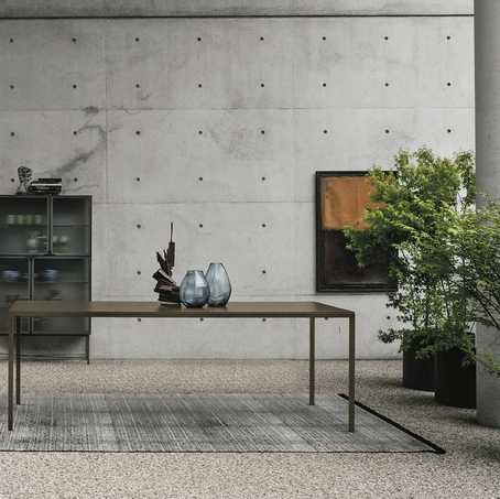 Tavolo Strong con top laccato antigraffio bronzo di Sedit