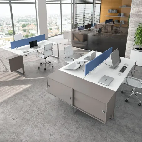 Scrivania Operativa Loft 03 in laccato bianco con separè azzurro e cassettiere in metallo di Colombini Office